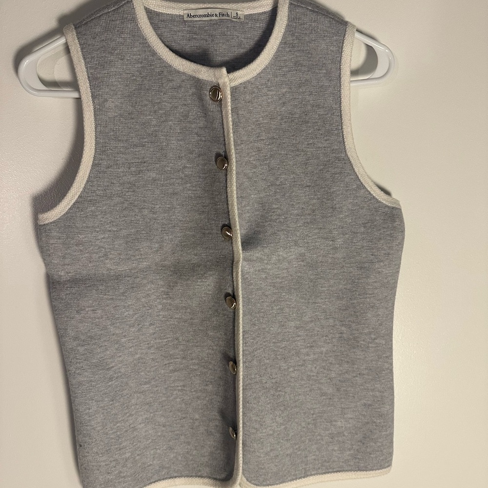 Abercrombie & Fitch Button Up Sweater Vest - Picture 2 of 5